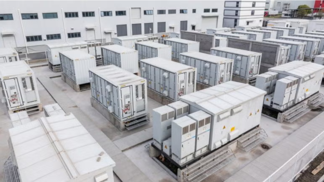 4月9日储能行业呈现出三大结构性变化：安全技术代际跃迁，供应链博弈加剧，战略场景边界重构。中国科学院物理所胡勇胜团队全球首次实现钠离子电池安时级热失控彻底阻断，阳光电源PowerKeeper斩获业界首个三重UL 9540A认证，推动行业从