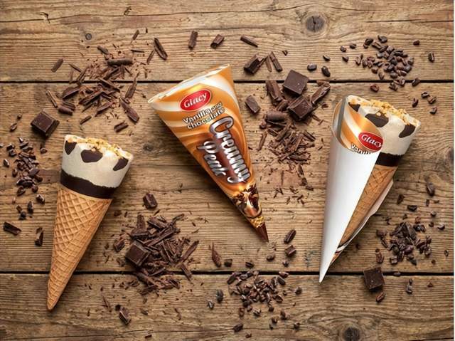 印刷包装行业12月24日的重要动态包括TOPPAN Holdings Inc.收购旭化成专利脆性覆盖材料技术，进军全球推开式泡罩市场；Smurfit Westrock在索诺拉州投资6500万美元建厂，预计2027年初投产；奥瑞金、昇兴股份、嘉美包装进行结构性变革，引发关注；ProAmpac扩建爱尔兰工厂生产食品板，Lecta推出冷冻食品可回收柔性包装解决方案；印刷复制业营收达13048.2亿元；最新技术包括专利瓦楞纸包装盒与缓冲包装盒。情报强企提供定制化情报服务，帮助企业自动抓取行业动态，助力企业决策。