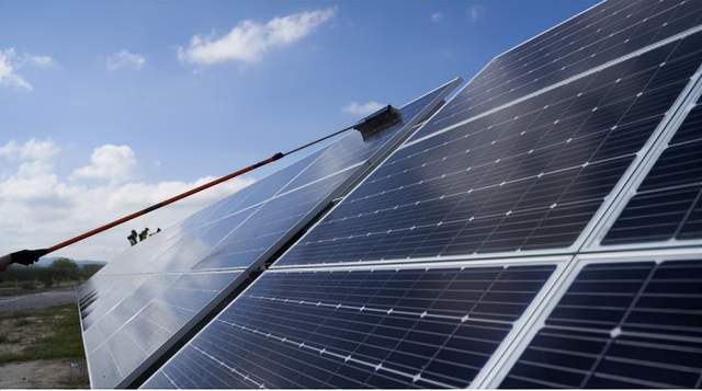 储能行业12月30日海内外情报摘要：宁德时代计划在未来大规模应用钠电池，涉及换电、乘用车、商用车、储能等领域，有望成为“钠锂双星闪耀”的新趋势。天合光能与爱沙尼亚Sunly合作共筑光储电站新标杆。英国威尔士启动彭布罗克电池储能项目建设，印度可能需230吉瓦时储能容量，NextNRG与A123系统共同推进美国电池储能项目。11月和11月储能项目并网热潮，用户侧储能位列第三。三星SDI测试20000mAh硅碳电池，日本拟出台大规模太阳能相关法规，墨西哥“开闸”获批3.3GW项目。情报强企为企业提供定制化的情报搜集与管理服务。