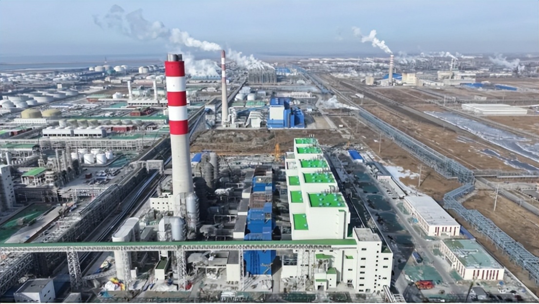 3月20日电力设备行业情报显示,市场商机方面,中闽福清港头镇计划建设100MW陆中闽福清港头镇计划建设100MW陆上渔光互补光伏电站项目,拟新建110kV升压站并接入220kV塘头变电网;中油电能气电公司启动深度调峰改造可研项目,投资44.2万元,涉及燃机更换及余热锅炉适配改造。企业动态中,西门子能源财团斩获波兰1.2GW燃机大单,将在雷布尼克和格雷菲诺建设两座单循环燃气轮机电厂;哈电锅炉多台锅炉设备通过水压试验,涵盖超高压煤粉、超临界燃气及燃煤机组;金风科技斥资1.62亿为巴西子公司提供履约担保,剑指南美风电市场;xAI在密西西比州基地部署460MW燃气轮机组,算力能耗对标中型电厂。行业创新方面,大唐湖北建成国内首个50MW/100MWh钠离子储能示范电站。政策层面,湖南省计划建设零碳园区和零碳工厂,推动能源绿色低碳转型;东北能监局通过五大举措推进区域新型电力系统建设,提升新能源消纳能力。