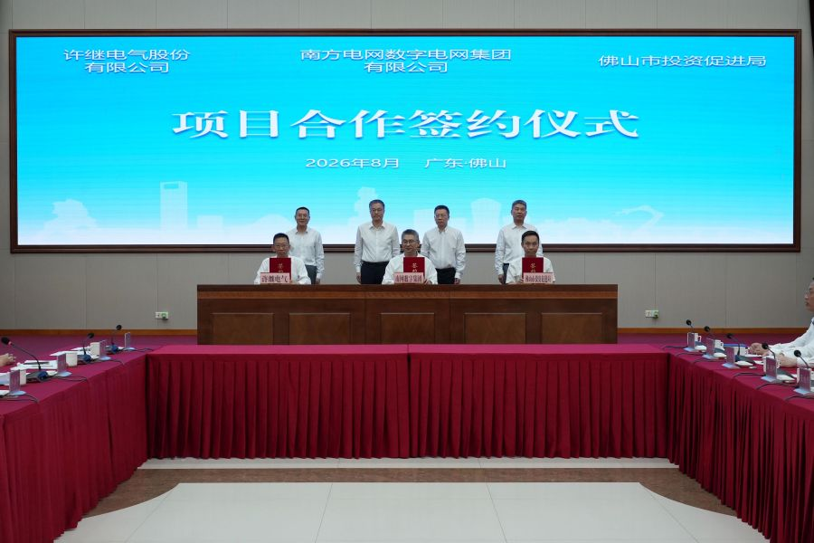 8月28日电力设备行业呈现三大结构性转变。高端装备方面，广东获批300MW国产F级重型燃机示范电站，实现关键部件100%国产化；西藏安多光热项目攻克超高海拔集热难题。系统灵活性提升，鄂州电厂四期机组投运，具备深度调峰能力；佛山携手南方电网共建数字电网产业高地。市场机制深化，南方电网发布路线图，计划打造31个零碳园区及60GW新型储能装机；河北南网出台新规，调频补偿费用由发用电侧共同分摊，设定独立储能参与门槛。行业正向高端自主化、数智化融合与市场化精细化方向演进。