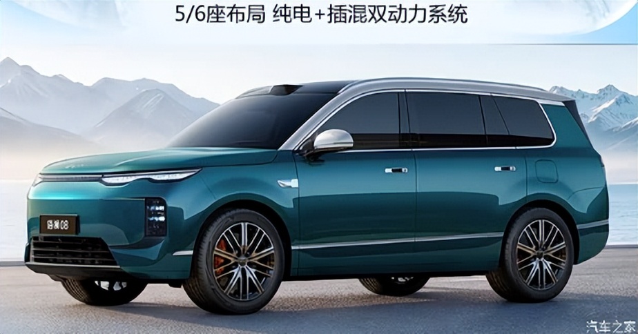 8月31日汽车行业情报显示,行业正经历结构性转变。欧美基础设施滞后与关税壁垒推动车企加速生产本地化;新能源渗透率攀升叠加价格战导致行业利润率探底至3.6%,合资品牌面临转型压力并调整策略。比亚迪海狮08及一汽-大众ID.AURA T6等新车上市搅动市场。同时,工信部强化生产一致性监管,市监总局发布适配智能网联技术的外廓尺寸新标准。法雷奥新一代双电控产品在常熟量产,中国创新反哺全球。整体而言,全球化产能重构与本土化技术创新成为重塑产业格局的核心变量。
