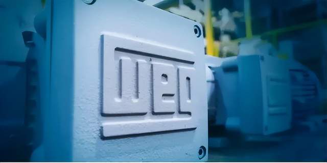 2月10日，储能行业相关动态显示，海博思创推出HyperBlock M模块化储能系统并实现批量交付，解决了物流效率低、运维成本高等问题。巴西市场方面，GOODWE预计该国电池装机容量将新增650兆瓦时，而WEG计划新建一座储能生产基地，年产能达2 GWh。罗马尼亚成为投资热点，马士基集团拟投资10亿欧元建设2,500 MW电池储能设施，同时该国总理要求国家水电公司提升储能装机至500MW。韩国东发集团与三星SDI签署合作备忘录，共同开发海外新能源项目。此外，三孚新科推出3D复合集流体技术，破解固态电池适配难题，而美国研究团队发现降低固态电池界面电阻的新方法。政策层面，美国对印度光伏和储能产品关税降至18%，为行业带来利好消息。  
