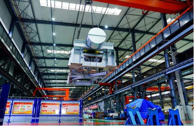 本文总结了电力设备行业的一些重要情报：包括新建风电项目、汽轮机组顺利发运、清洁能源装备制造公司的战略合作、火焰锅炉满发稳供等。另外还涉及到金风科技助力土耳其首个“风+储”一体化项目、南方电网的高额投资计划、四川省钒储能等重点领域的发展等。上海市发布了碳市场改革方案，支持绿色燃料应用。同时介绍了一些前沿技术，如火电厂熔盐储能系统和汽轮机组旁路系统控制系统。