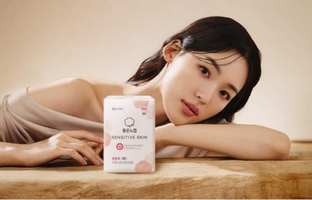 10月29日,国内外卫生用品行业情报汇总:我国婴儿纸尿裤进出口数据统计显示出口量增长,进口量下降;百亚股份Q3净利微降,电商渠道受舆情影响;卫生巾新国标已通过审查,正在批准中;Yuhan-Kimberly推出新卫生巾系列;德国TWE公司计划在印度建设生产基地;巧束医护级卫生巾登上热销榜。此外,多种实用新型产品也受关注,包括集尿器型纸尿裤和护理垫。情报强企是企业情报服务商,提供定制化线上情报搜集与管理服务。